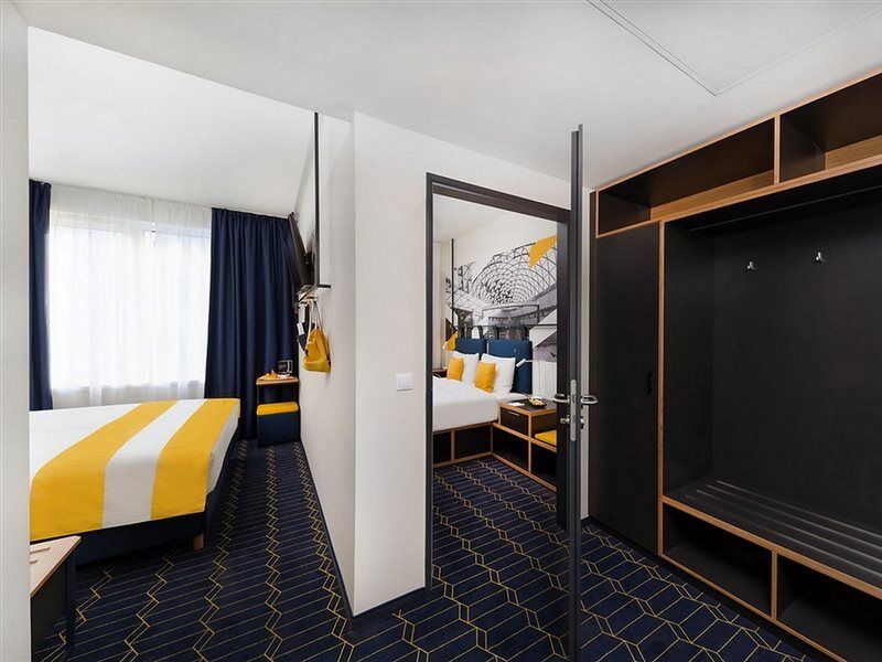 D8 Hotel Budapest Bagian luar foto